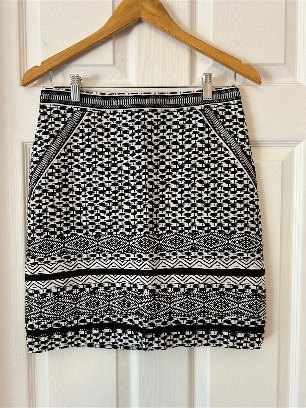 White House Black Market Black & White Geometric Pencil Skirt